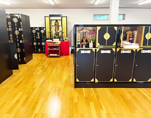 漆調仕上げの納骨壇